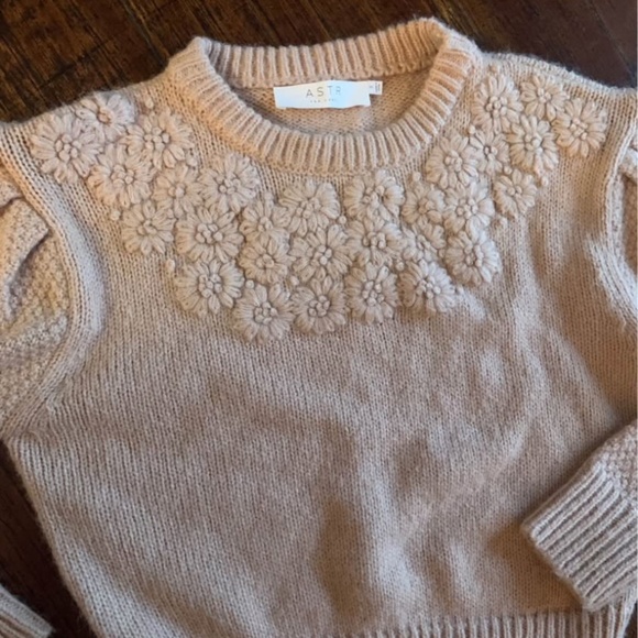 Wool/alpaca blend floral stitched | ASTR The label sweater 38" bust 28" waist - Picture 1 of 11